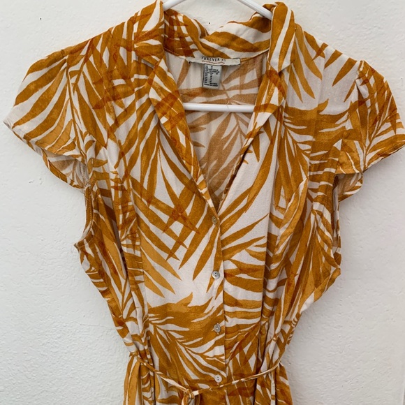 Women’s Buttoned Short Sleeve Dress - Picture 1 of 3